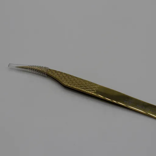 MK Luxe Gold Isolation Tweezer